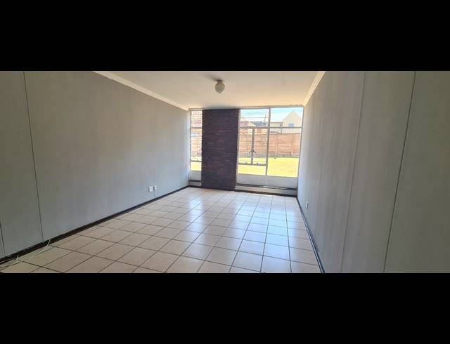 2 BEDROOM TOWNHOUSE FOR SALE IN SOUTH CREST